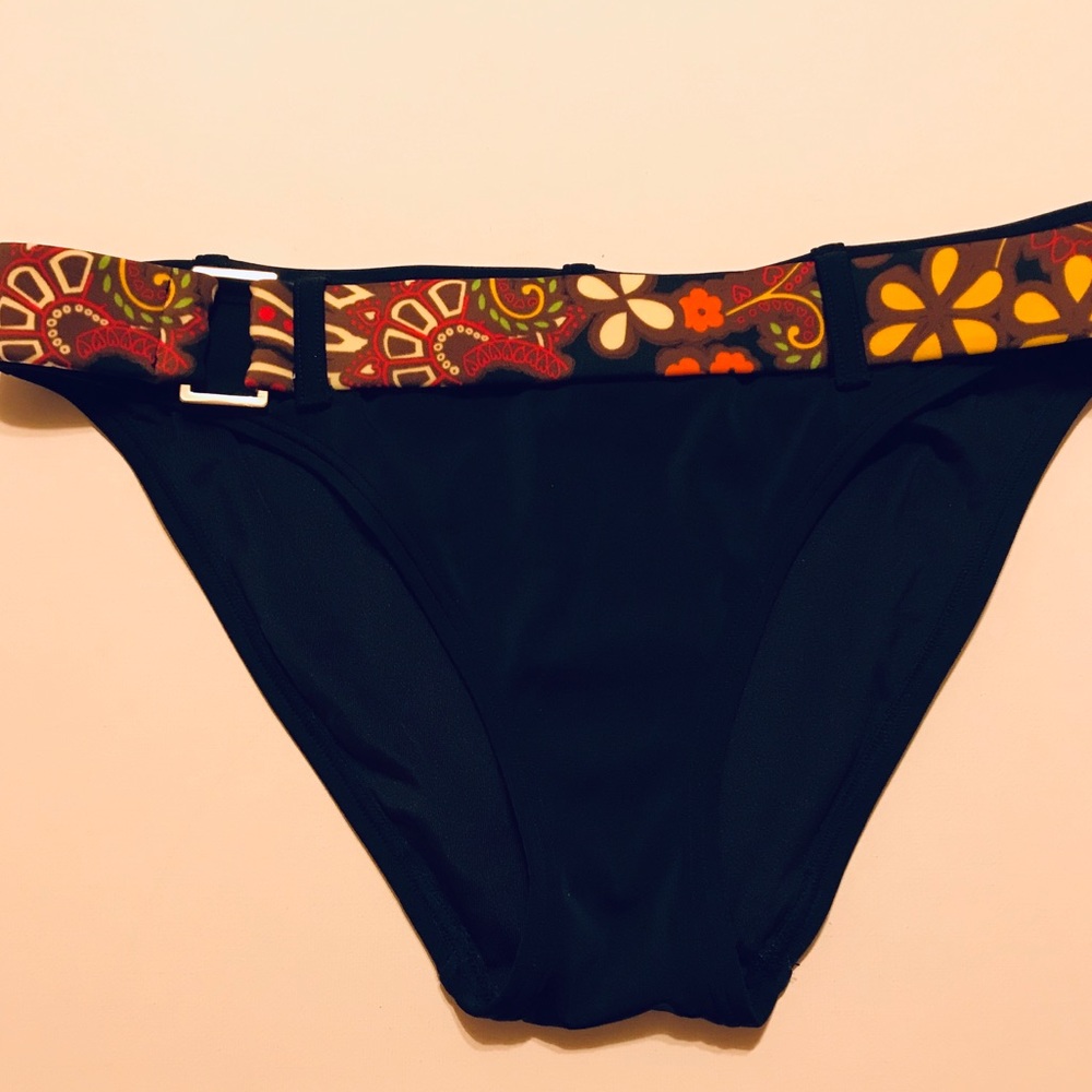 $18/2+ VS  Bikini Bottom Black Multi Floral Belt